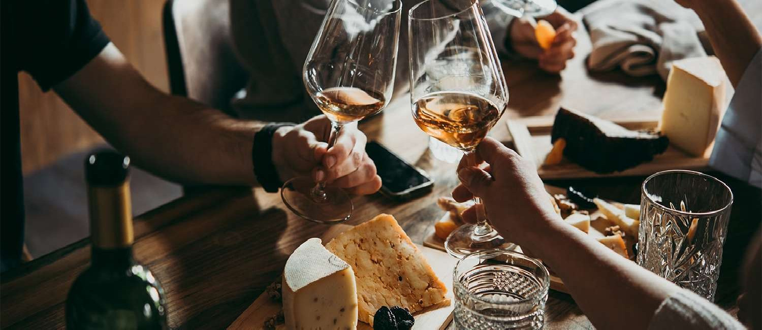 Traveling With A Group? <span Class='slidertext-bg1'>the Bartlet Hotel & Guesthouse Makes Group Booking Easy</span>